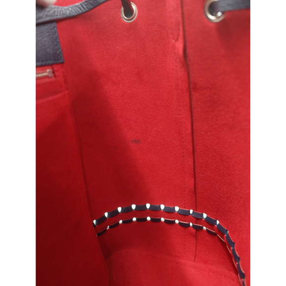 Louis Vuitton Lock Me Bucket Shoulder Bag - Picture 5 of 9